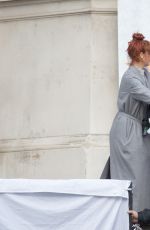 RENeE ZELLWEGER  on the Set of Bridget Jones