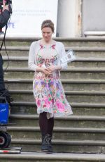 RENeE ZELLWEGER  on the Set of Bridget Jones