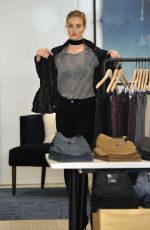ROSIE HUNTINGTON-WHITELEY Shopping at The Grove in Los Angeles 12/02/2015