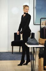 ROSIE HUNTINGTON-WHITELEY Shopping at The Grove in Los Angeles 12/02/2015