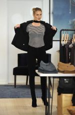 ROSIE HUNTINGTON-WHITELEY Shopping at The Grove in Los Angeles 12/02/2015