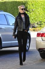 ROSIE HUNTINGTON-WHITELEY Shopping at The Grove in Los Angeles 12/02/2015