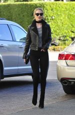 ROSIE HUNTINGTON-WHITELEY Shopping at The Grove in Los Angeles 12/02/2015