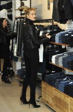 ROSIE HUNTINGTON-WHITELEY Shopping at The Grove in Los Angeles 12/02/2015