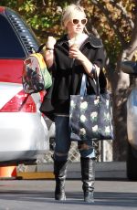 SARAH MICHELLE GELLAR Out and About in Sherman Oaks 12/13/2015