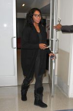 SERENA WILLIAMS Arrives at LAX Airport in Los Angeles 12/10/2015