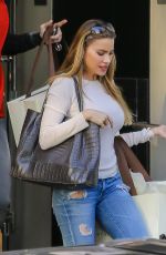 SOFIA VERGARA Shopping at St. John Boutique in Beverly Hills 12/09/2015