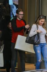 SOFIA VERGARA Shopping at St. John Boutique in Beverly Hills 12/09/2015
