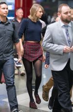 TAYLOR SWIFT at Melbourne Airport 12/13/2015