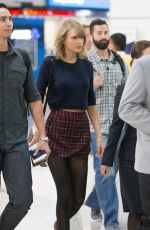 TAYLOR SWIFT at Melbourne Airport 12/13/2015