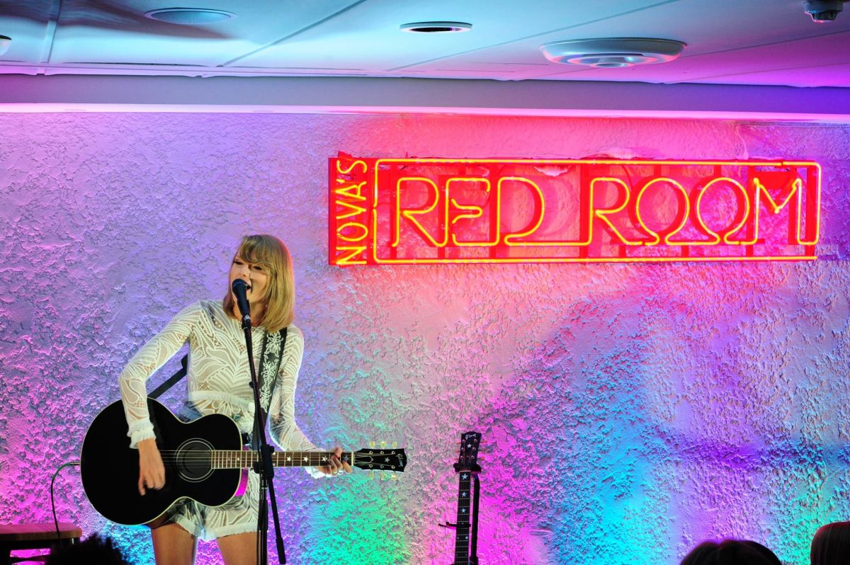 TAYLOR SWIFT at Nova TAYLOR SWIFT at Nova