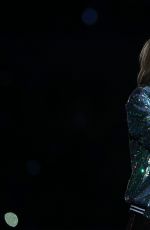 TAYLOR SWIFT Performs at The 1989 World Tour in Melbourne 12/10/2015