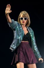 TAYLOR SWIFT Performs at The 1989 World Tour in Melbourne 12/10/2015