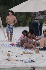 TAYLOR SWIFT with Friends at a Beach in Hamilton Island 12/01/2015