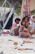 TAYLOR SWIFT with Friends at a Beach in Hamilton Island 12/01/2015