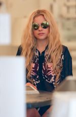 AVRIL LAVIGNE Shopping at Foundry in Beverly Hills 01/25/2016