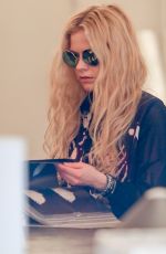 AVRIL LAVIGNE Shopping at Foundry in Beverly Hills 01/25/2016