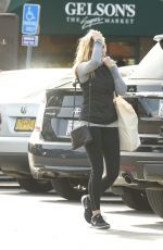 ELIZABETH OLSEN Leaves Gelson