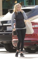 ELIZABETH OLSEN Leaves Gelson