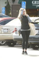 ELIZABETH OLSEN Leaves Gelson