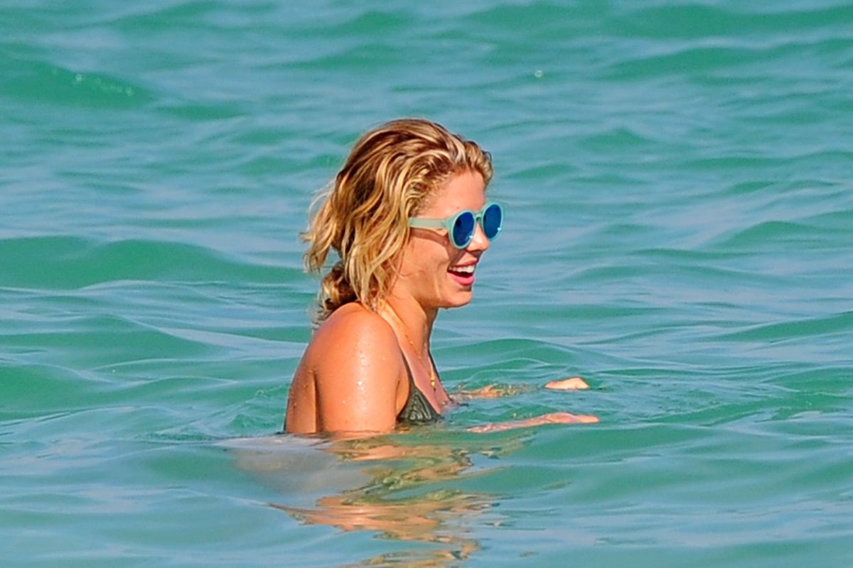 EMILY BETT RICKARDS in Bikini on the Beach in Miami 16 01/02/2016.