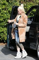 GWEN STEFANI Arrives at a Recording Studio in Los Angeles 01/13/2016