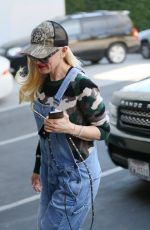 GWEN STEFANI Arrives at an Office Building in West Hollywood 01/21/2016
