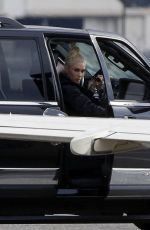 GWEN STEFANI Arrives Back in Los Angeles from Nashville via Private Jet 01/10/2016