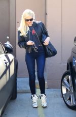 GWEN STEFANI Out and About in Los Angeles 01/28/2016