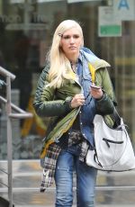 GWEN STEFANI Shopping in Korea Town in Los Angeles 01/18/2016