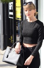 TAYLOR SWIFT Shoping at Brandy Melville on Venture Boulevard 01/15/2016
