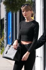 TAYLOR SWIFT Shoping at Brandy Melville on Venture Boulevard 01/15/2016