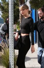 TAYLOR SWIFT Shoping at Brandy Melville on Venture Boulevard 01/15/2016