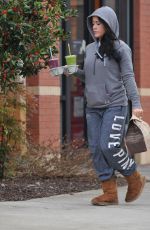 JANELLE EVANS Out for Lunch at Panera Bread 01/19/2016