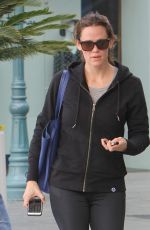 JENNIFER GARNER Leaves a Gym in Brentwood 01/19/2016