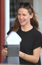 JENNIFER GARNER Out and About in Santa Monica 01/04/2016