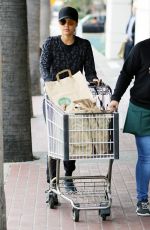 JESSICA ALBA Shopping at Whole Foods in Los Angeles 01/03/2016