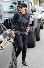 JESSICA ALBA Shopping at Whole Foods in Los Angeles 01/03/2016