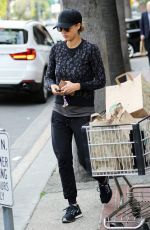 JESSICA ALBA Shopping at Whole Foods in Los Angeles 01/03/2016