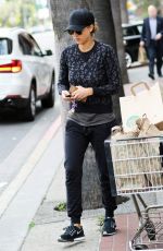 JESSICA ALBA Shopping at Whole Foods in Los Angeles 01/03/2016