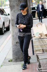 JESSICA ALBA Shopping at Whole Foods in Los Angeles 01/03/2016