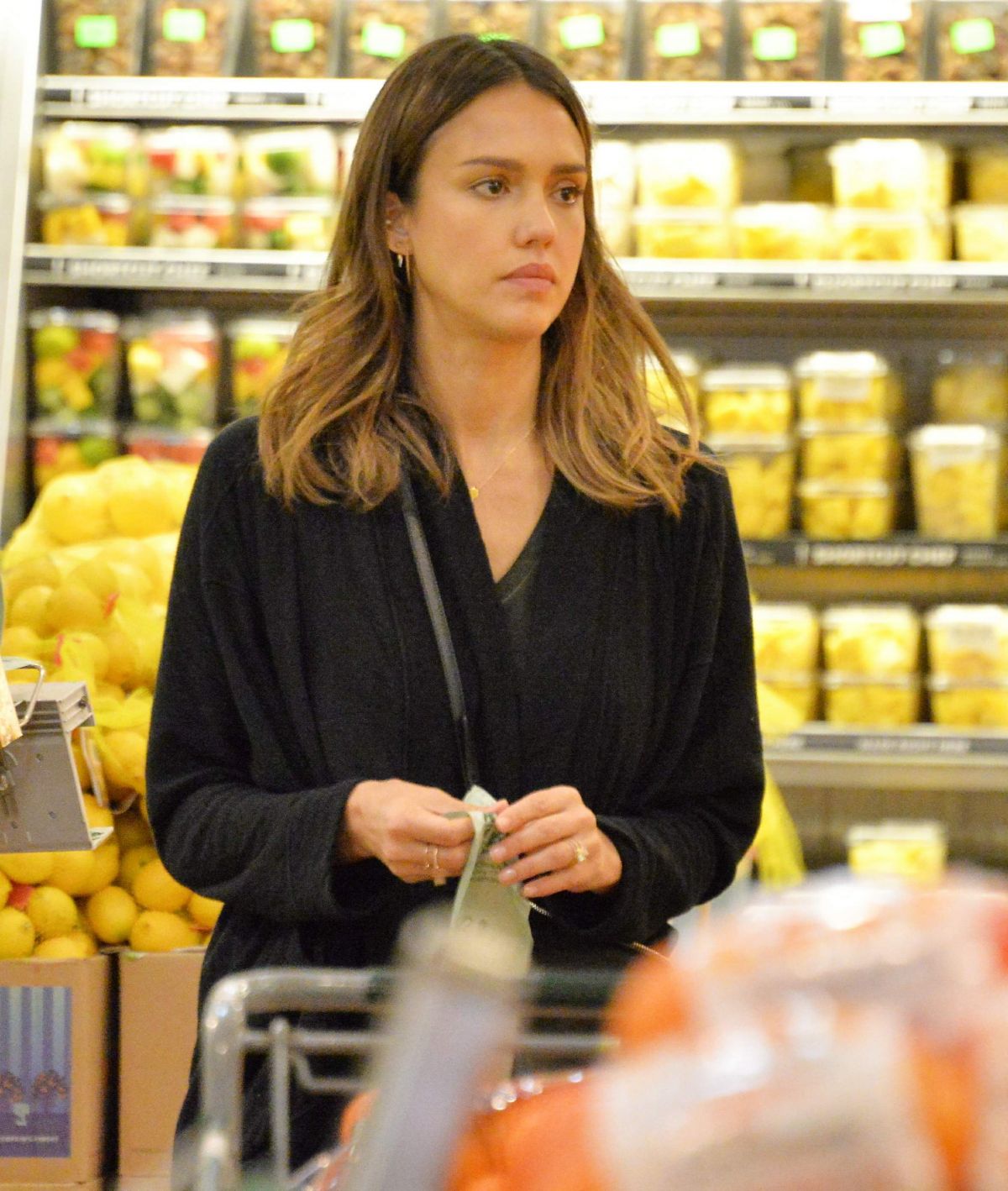 JESSICA ALBA Sopping in Beverly Hills 01/10/2016 JESSICA ALBA Sopping in Beverly Hills 01/10/2016
