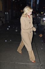KATE HUDSON Leaves Her Hotel in Manhattan 01/27/2016