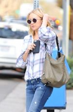 KATE HUDSON Out and About in Los Angeles 01/11/2016