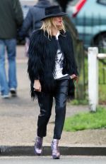 KATE MOSS Out and About in London 01/11/2016