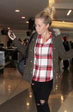 KENDRA WILKINSON Arrives at LAX Airport in Los Angeles 01/20/2016