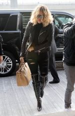 KHLOE KARDASHIAN Arrives at JFK Airport in New York 01/15/2016