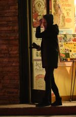 KIRSTEN DUNST at Colom Me Mine Pottery Studio 01/05/2016