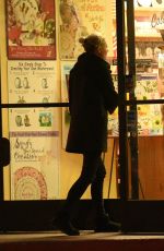 KIRSTEN DUNST at Colom Me Mine Pottery Studio 01/05/2016