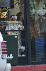 KIRSTEN DUNST at Colom Me Mine Pottery Studio 01/05/2016
